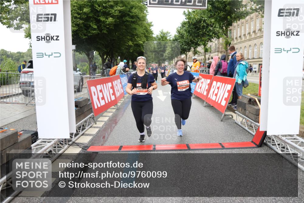 14.06.2026 - REWE Women's Run Strokosch-Dieckow http://msf.ph/oto/9760099 14.06.2026 11:17:00 Ziel 5506, 5628, 5706, 6004 meine-sportfotos.de