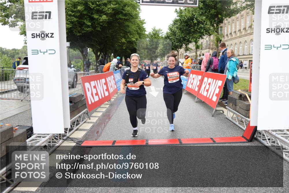 14.06.2026 - REWE Women's Run Strokosch-Dieckow http://msf.ph/oto/9760108 14.06.2026 11:17:00 Ziel 5506, 5628, 5706, 6004 meine-sportfotos.de