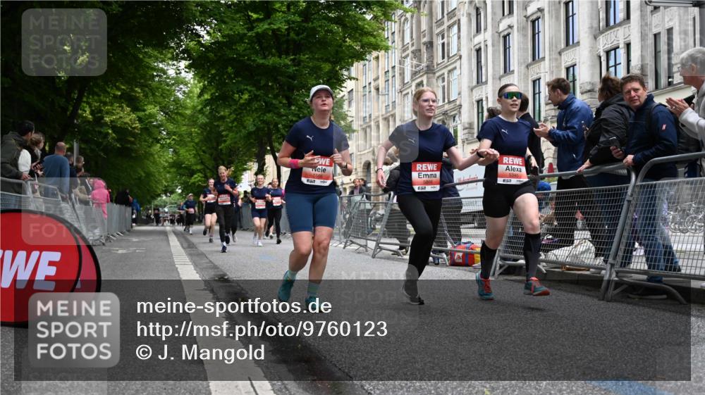 14.06.2026 - REWE Women's Run J. Mangold http://msf.ph/oto/9760123 14.06.2026 11:03:07 Ziel 5292, 5293, 5345, 5356, 5367, 5566, 5623, 5835, 5866, 5885, 5988, 6009 meine-sportfotos.de