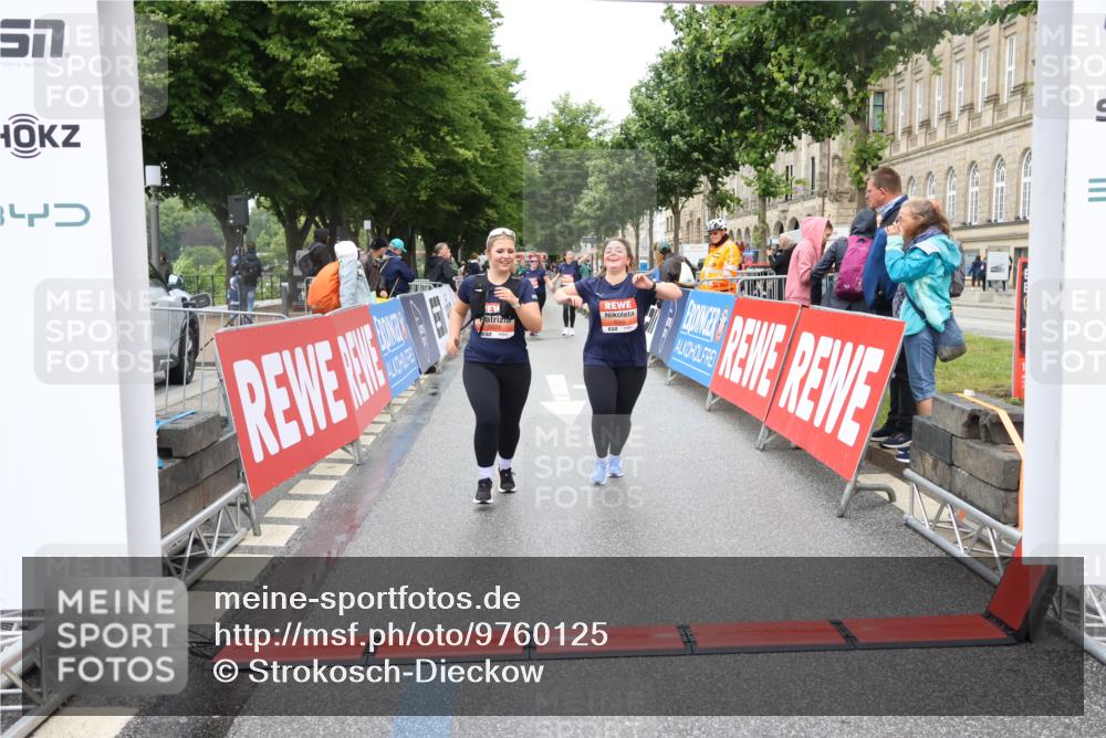 14.06.2026 - REWE Women's Run Strokosch-Dieckow http://msf.ph/oto/9760125 14.06.2026 11:16:59 Ziel 5506, 5628, 5706, 6004 meine-sportfotos.de