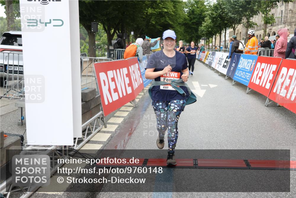 14.06.2026 - REWE Women's Run Strokosch-Dieckow http://msf.ph/oto/9760148 14.06.2026 11:16:54 Ziel 5269, 5506, 5636, 5706 meine-sportfotos.de