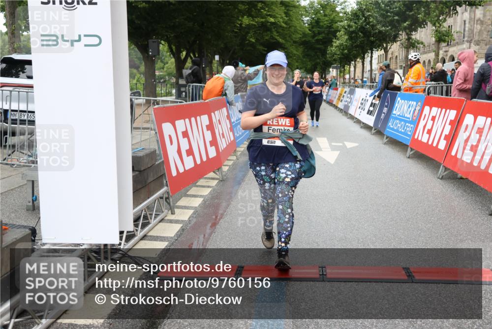 14.06.2026 - REWE Women's Run Strokosch-Dieckow http://msf.ph/oto/9760156 14.06.2026 11:16:54 Ziel 5269, 5506, 5636, 5706 meine-sportfotos.de