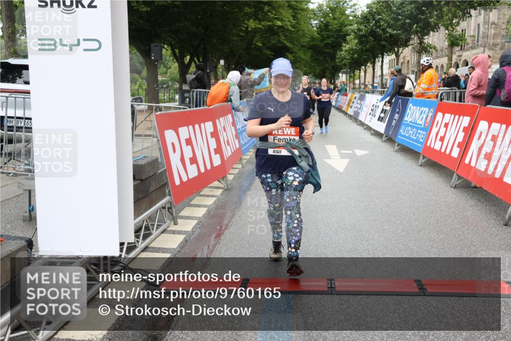 14.06.2026 - REWE Women's Run Strokosch-Dieckow http://msf.ph/oto/9760165 14.06.2026 11:16:54 Ziel 5269, 5506, 5636, 5706 meine-sportfotos.de