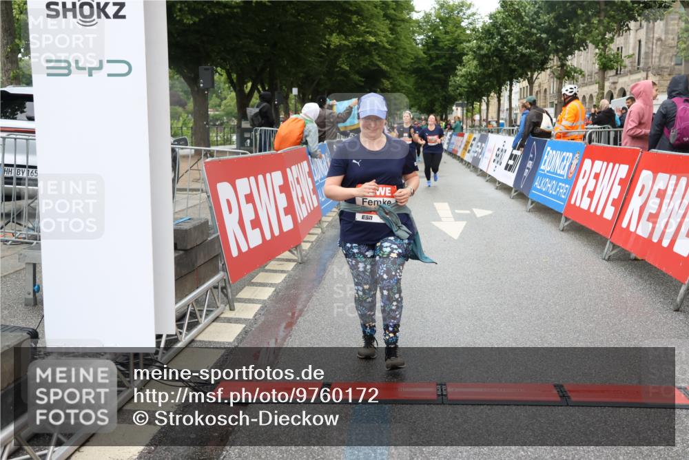 14.06.2026 - REWE Women's Run Strokosch-Dieckow http://msf.ph/oto/9760172 14.06.2026 11:16:54 Ziel 5269, 5506, 5636, 5706 meine-sportfotos.de