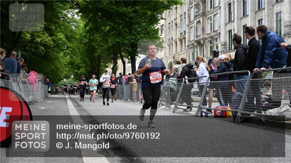 14.06.2026 - REWE Women's Run J. Mangold http://msf.ph/oto/9760192 14.06.2026 11:03:22 Ziel 5137, 5297, 5660, 5823 meine-sportfotos.de