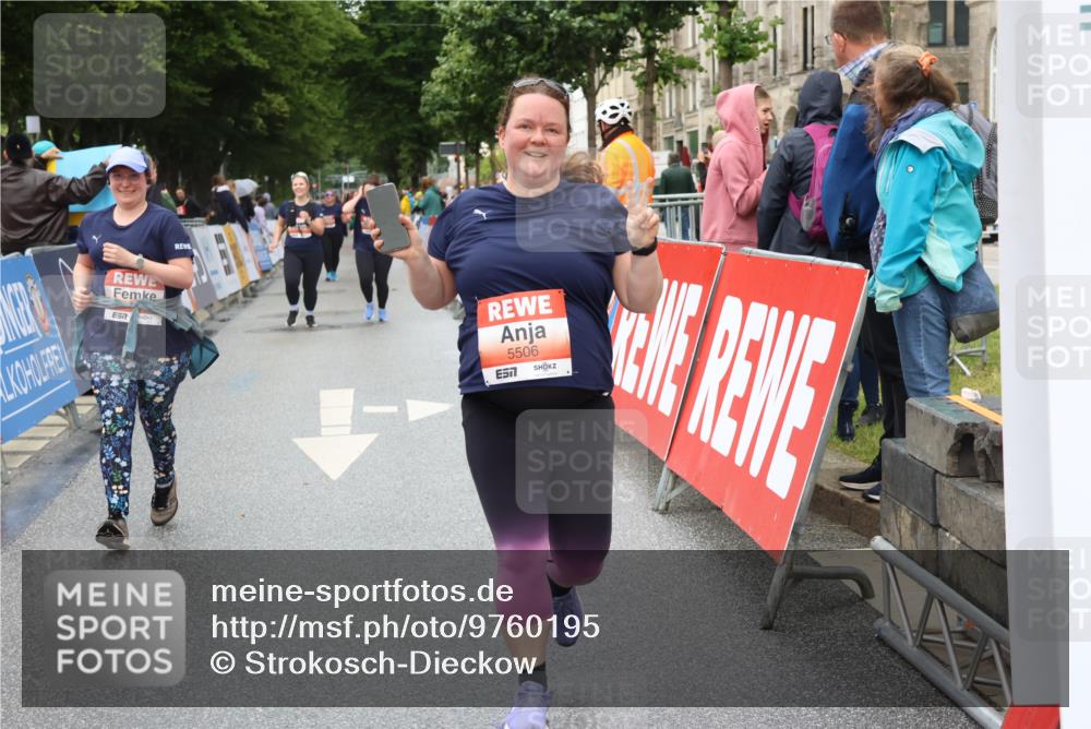 14.06.2026 - REWE Women's Run Strokosch-Dieckow http://msf.ph/oto/9760195 14.06.2026 11:16:52 Ziel 5269, 5506, 5636, 5706 meine-sportfotos.de