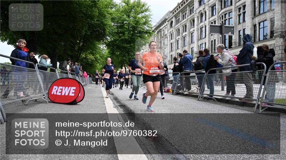 14.06.2026 - REWE Women's Run J. Mangold http://msf.ph/oto/9760382 14.06.2026 11:04:03 Ziel 5203, 5249, 5282, 5289, 5290, 5294, 5344, 5346, 5349, 5350, 5392, 5417, 5471, 5619, 5760, 5984, 5989, 6000, 6050 meine-sportfotos.de
