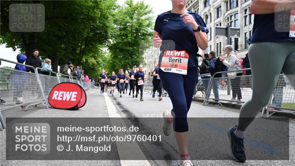 14.06.2026 - REWE Women's Run J. Mangold http://msf.ph/oto/9760401 14.06.2026 11:04:05 Ziel 5044, 5045, 5203, 5212, 5249, 5282, 5289, 5290, 5294, 5344, 5346, 5349, 5350, 5392, 5417, 5471, 5619, 5760, 5826, 5863, 5984, 5989, 6050 meine-sportfotos.de