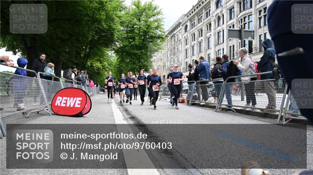 14.06.2026 - REWE Women's Run J. Mangold http://msf.ph/oto/9760403 14.06.2026 11:04:05 Ziel 5044, 5045, 5203, 5212, 5249, 5282, 5289, 5290, 5294, 5344, 5346, 5349, 5350, 5392, 5417, 5471, 5619, 5760, 5826, 5863, 5984, 5989, 6050 meine-sportfotos.de