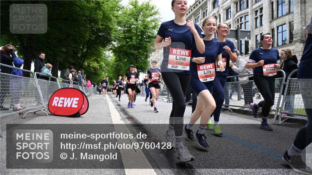 14.06.2026 - REWE Women's Run J. Mangold http://msf.ph/oto/9760428 14.06.2026 11:04:09 Ziel 5044, 5045, 5183, 5203, 5212, 5238, 5282, 5289, 5290, 5294, 5349, 5350, 5392, 5417, 5471, 5474, 5633, 5760, 5826, 5863, 5889, 5984 meine-sportfotos.de