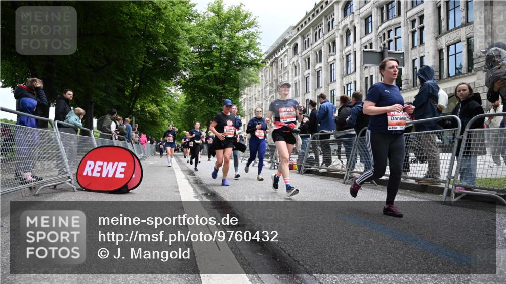 14.06.2026 - REWE Women's Run J. Mangold http://msf.ph/oto/9760432 14.06.2026 11:04:09 Ziel 5044, 5045, 5183, 5203, 5212, 5238, 5282, 5289, 5290, 5294, 5349, 5350, 5392, 5417, 5471, 5474, 5633, 5760, 5826, 5863, 5889, 5984 meine-sportfotos.de