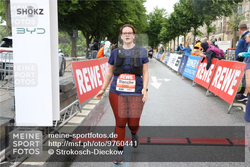 14.06.2026 - REWE Women's Run Strokosch-Dieckow http://msf.ph/oto/9760441 14.06.2026 11:16:18 Ziel 5150, 5305, 5335 meine-sportfotos.de