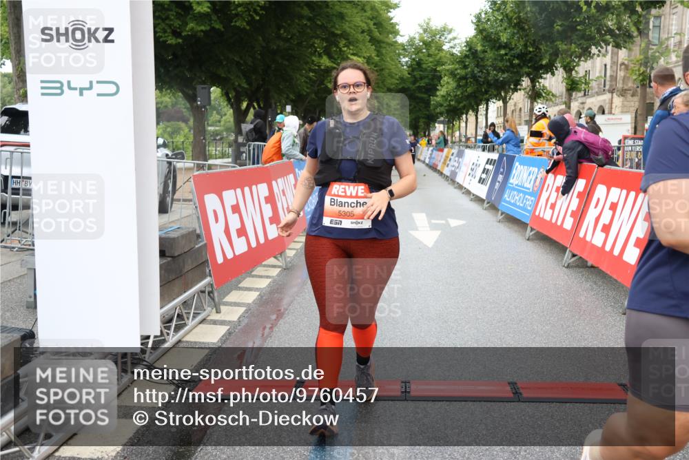 14.06.2026 - REWE Women's Run Strokosch-Dieckow http://msf.ph/oto/9760457 14.06.2026 11:16:18 Ziel 5150, 5305, 5335 meine-sportfotos.de
