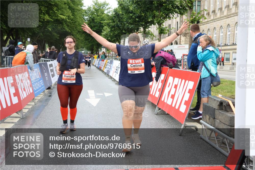 14.06.2026 - REWE Women's Run Strokosch-Dieckow http://msf.ph/oto/9760515 14.06.2026 11:16:17 Ziel 5150, 5305, 5335 meine-sportfotos.de