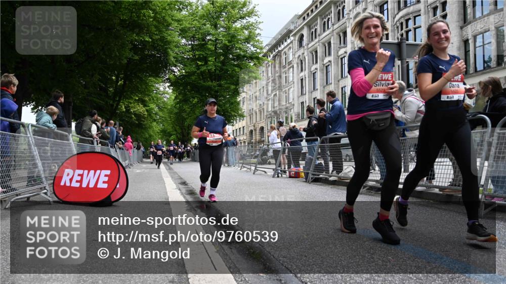 14.06.2026 - REWE Women's Run J. Mangold http://msf.ph/oto/9760539 14.06.2026 11:04:21 Ziel 5188, 5272, 5513, 5522, 5523 meine-sportfotos.de