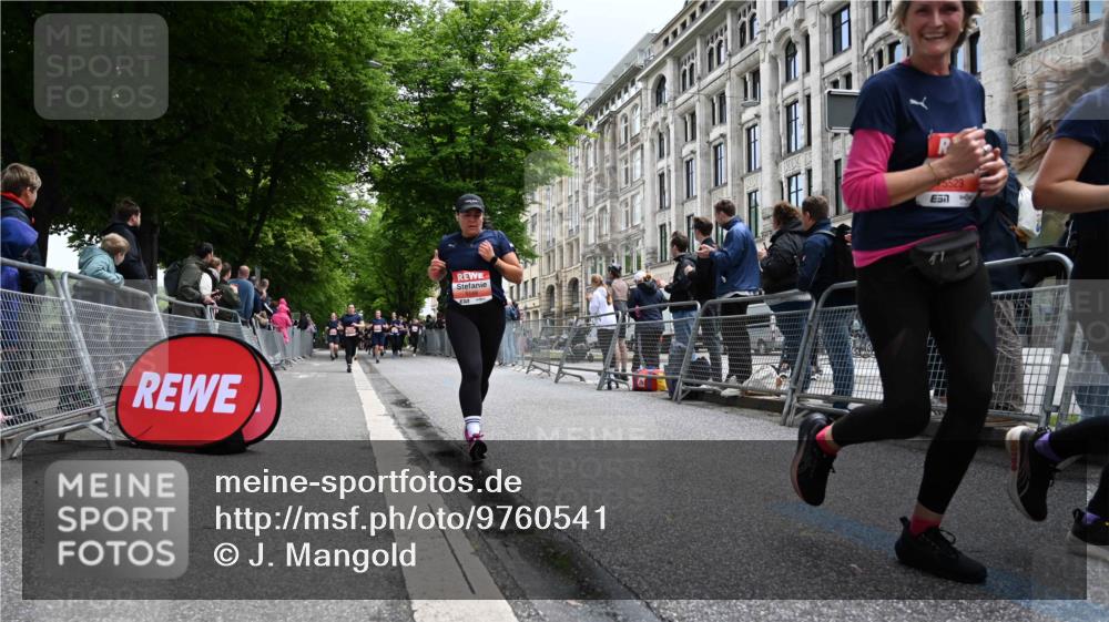 14.06.2026 - REWE Women's Run J. Mangold http://msf.ph/oto/9760541 14.06.2026 11:04:21 Ziel 5188, 5272, 5513, 5522, 5523 meine-sportfotos.de