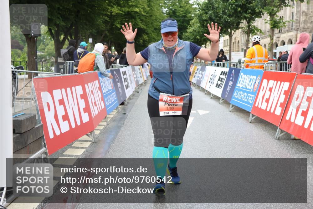 14.06.2026 - REWE Women's Run Strokosch-Dieckow http://msf.ph/oto/9760542 14.06.2026 11:16:10 Ziel 5150 meine-sportfotos.de