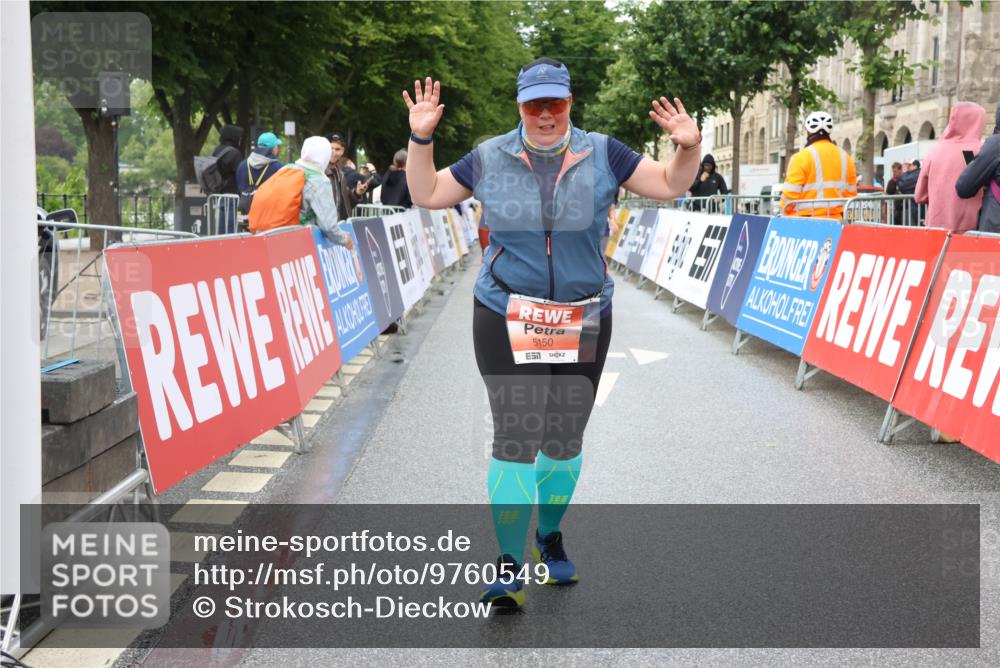 14.06.2026 - REWE Women's Run Strokosch-Dieckow http://msf.ph/oto/9760549 14.06.2026 11:16:10 Ziel 5150 meine-sportfotos.de