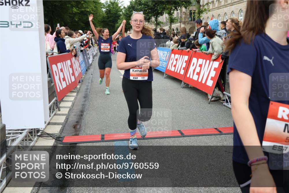 14.06.2026 - REWE Women's Run Strokosch-Dieckow http://msf.ph/oto/9760559 14.06.2026 10:58:56 Ziel 5066, 5067, 5144, 5154, 5402, 5553, 5585, 5616, 5741, 5766, 5911, 6036 meine-sportfotos.de