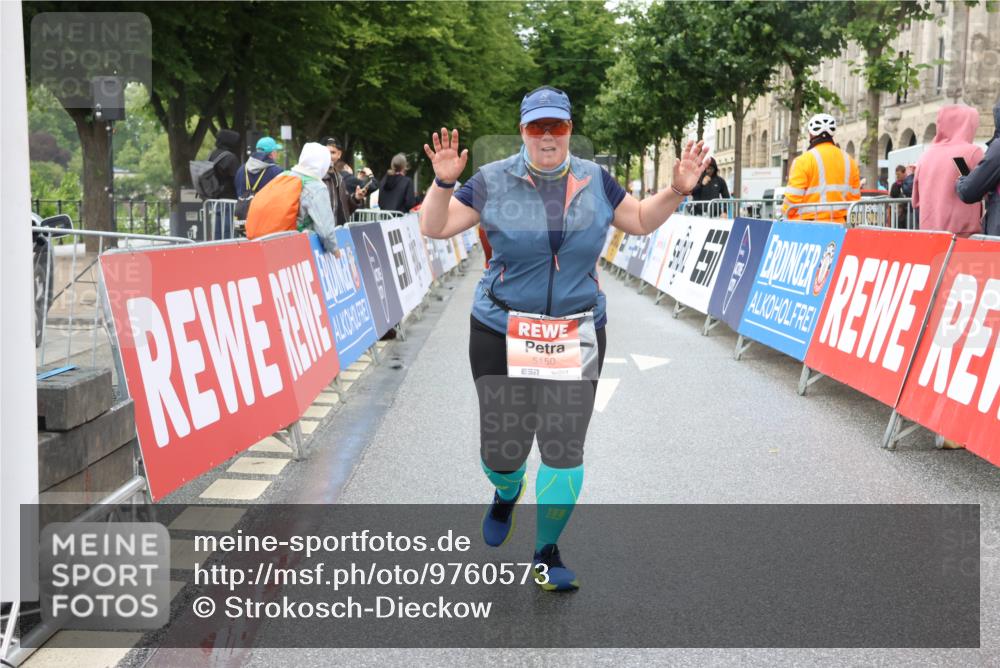 14.06.2026 - REWE Women's Run Strokosch-Dieckow http://msf.ph/oto/9760573 14.06.2026 11:16:09 Ziel 5150 meine-sportfotos.de