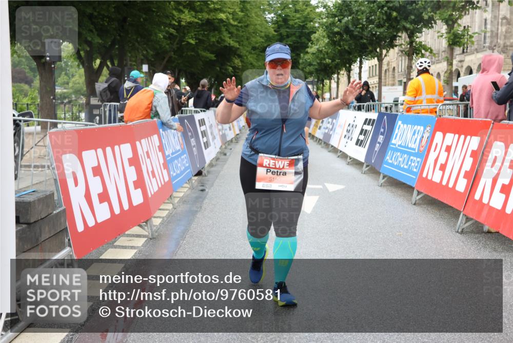 14.06.2026 - REWE Women's Run Strokosch-Dieckow http://msf.ph/oto/9760581 14.06.2026 11:16:09 Ziel 5150 meine-sportfotos.de
