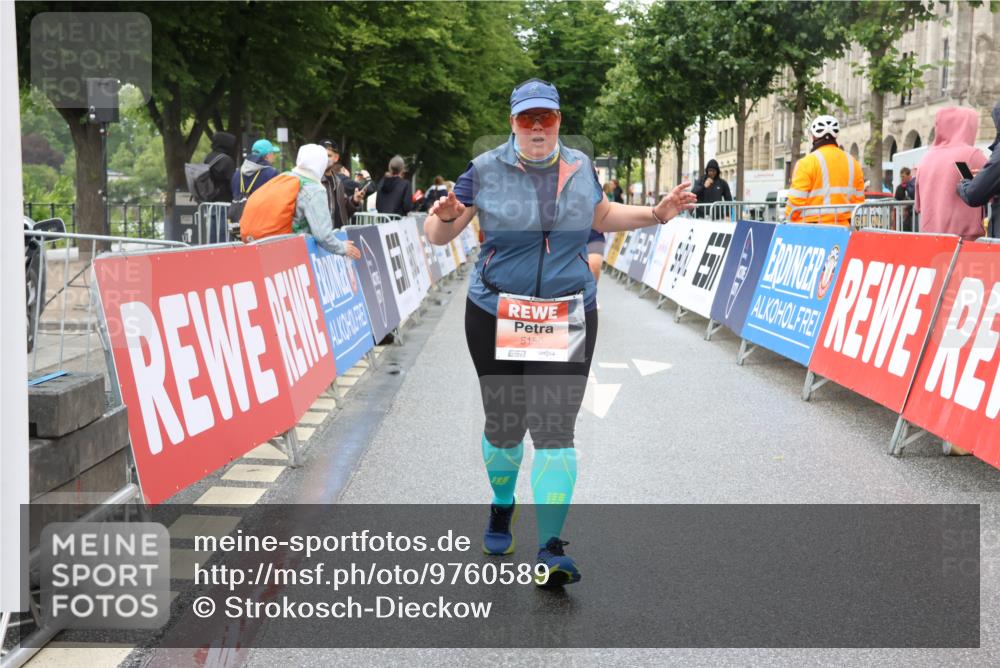 14.06.2026 - REWE Women's Run Strokosch-Dieckow http://msf.ph/oto/9760589 14.06.2026 11:16:09 Ziel 5150 meine-sportfotos.de