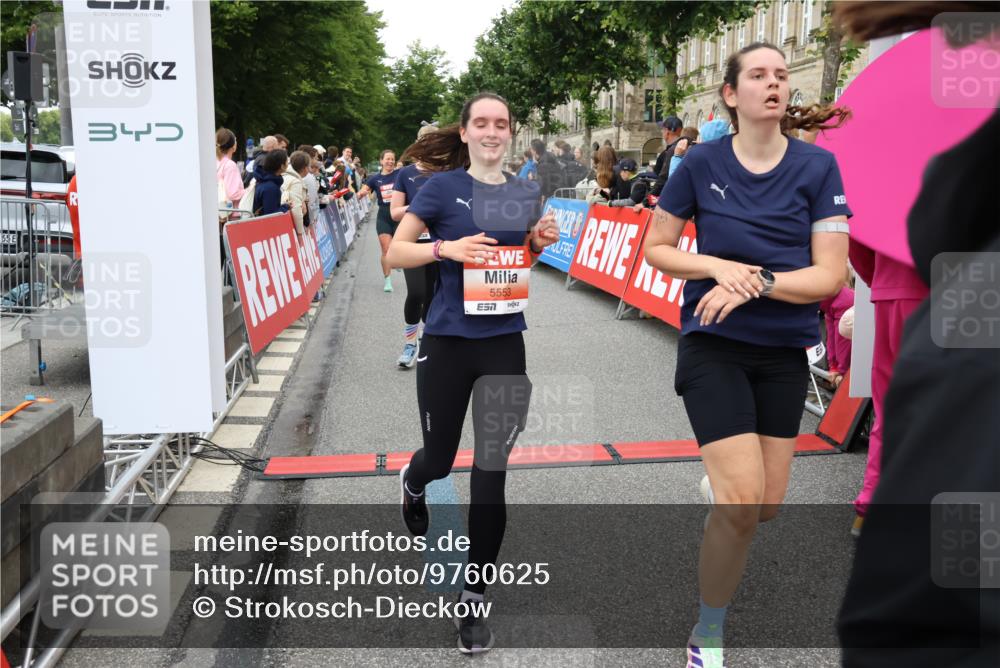 14.06.2026 - REWE Women's Run Strokosch-Dieckow http://msf.ph/oto/9760625 14.06.2026 10:58:55 Ziel 5066, 5067, 5144, 5402, 5553, 5585, 5616, 5713, 5741, 5766, 5911, 6036 meine-sportfotos.de