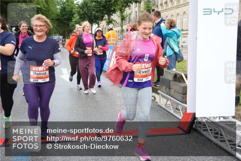 14.06.2026 - REWE Women's Run Strokosch-Dieckow http://msf.ph/oto/9760632 14.06.2026 11:15:51 Ziel 5008, 5010, 5011, 5012, 5013, 5184, 5497, 5768, 5862 meine-sportfotos.de