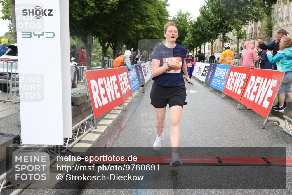 14.06.2026 - REWE Women's Run Strokosch-Dieckow http://msf.ph/oto/9760691 14.06.2026 11:15:46 Ziel 5497 meine-sportfotos.de