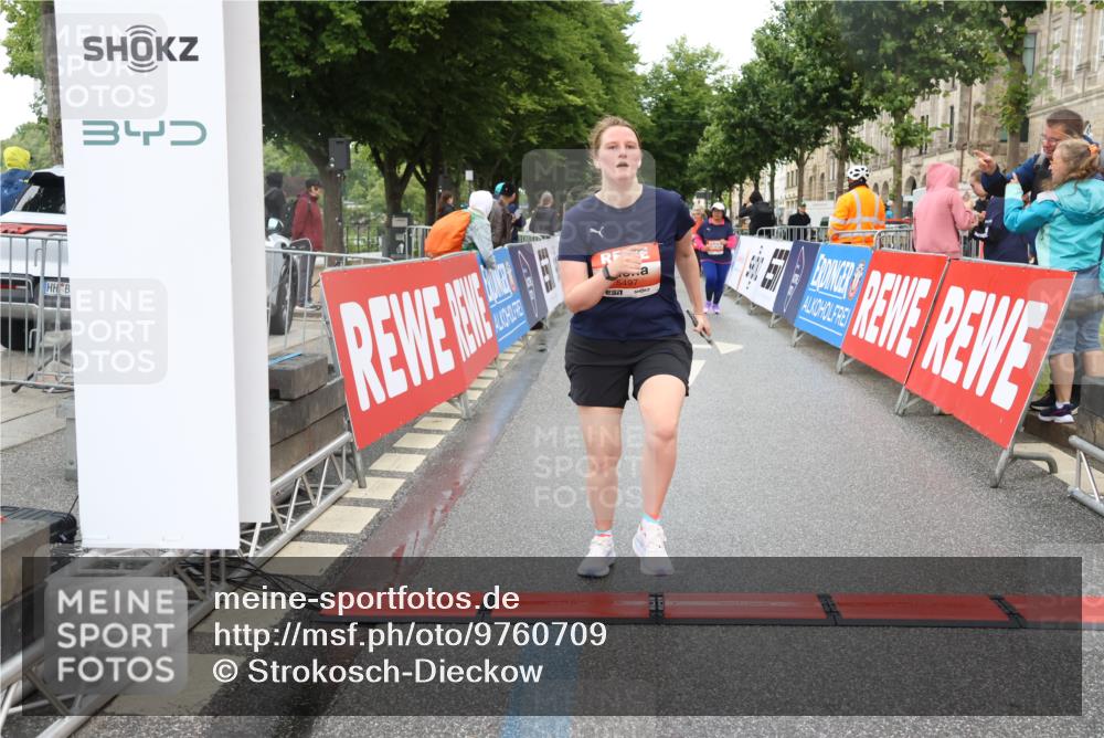 14.06.2026 - REWE Women's Run Strokosch-Dieckow http://msf.ph/oto/9760709 14.06.2026 11:15:45 Ziel 5497 meine-sportfotos.de