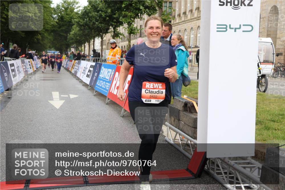 14.06.2026 - REWE Women's Run Strokosch-Dieckow http://msf.ph/oto/9760764 14.06.2026 11:15:36 Ziel 5422, 5870 meine-sportfotos.de