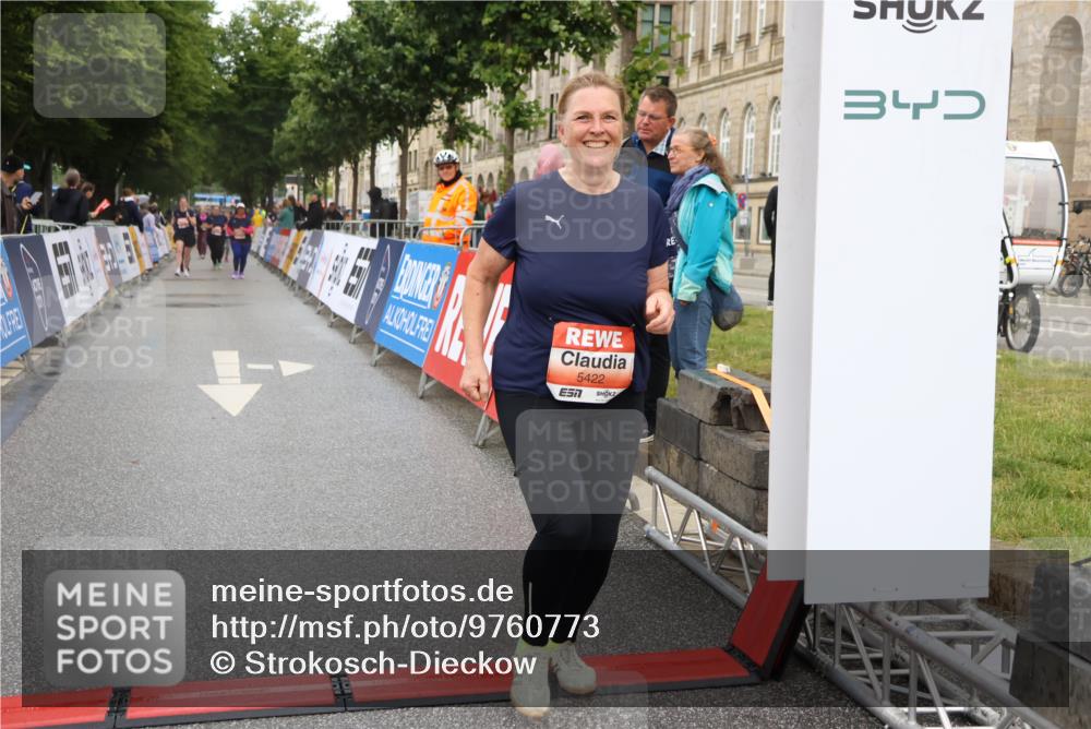 14.06.2026 - REWE Women's Run Strokosch-Dieckow http://msf.ph/oto/9760773 14.06.2026 11:15:36 Ziel 5422, 5870 meine-sportfotos.de
