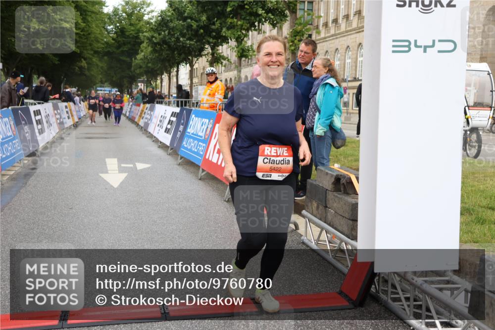 14.06.2026 - REWE Women's Run Strokosch-Dieckow http://msf.ph/oto/9760780 14.06.2026 11:15:36 Ziel 5422, 5870 meine-sportfotos.de