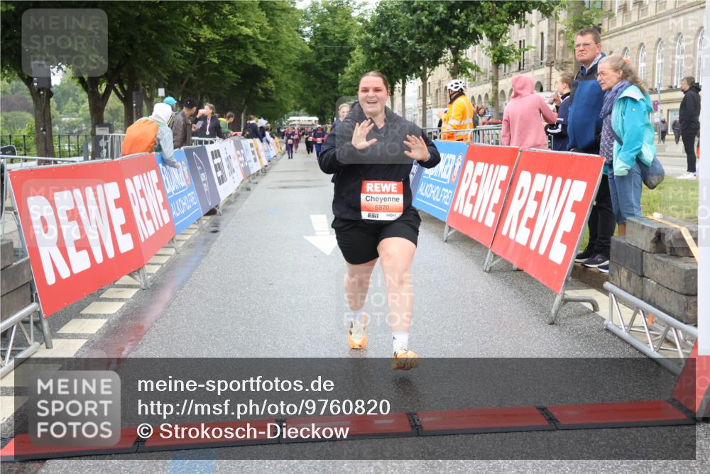 14.06.2026 - REWE Women's Run Strokosch-Dieckow http://msf.ph/oto/9760820 14.06.2026 11:15:30 Ziel 5870 meine-sportfotos.de