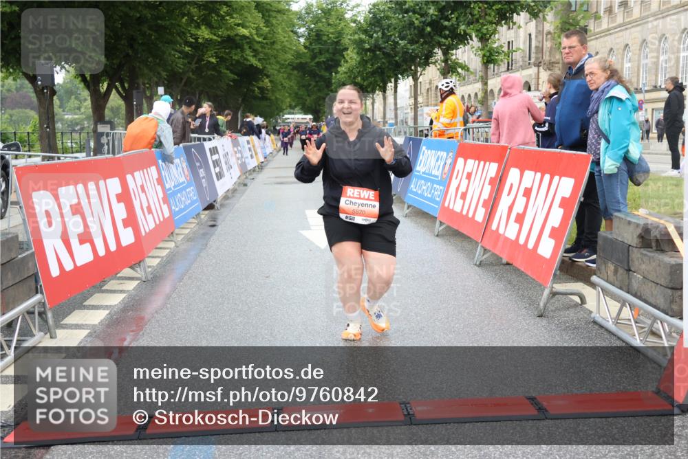 14.06.2026 - REWE Women's Run Strokosch-Dieckow http://msf.ph/oto/9760842 14.06.2026 11:15:30 Ziel 5870 meine-sportfotos.de