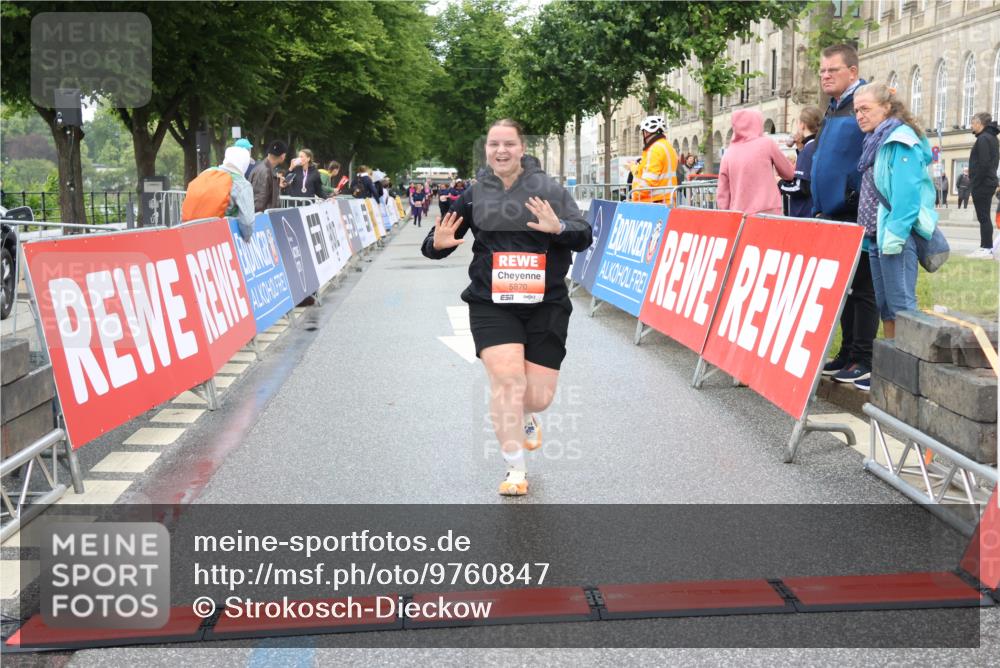 14.06.2026 - REWE Women's Run Strokosch-Dieckow http://msf.ph/oto/9760847 14.06.2026 11:15:30 Ziel 5870 meine-sportfotos.de