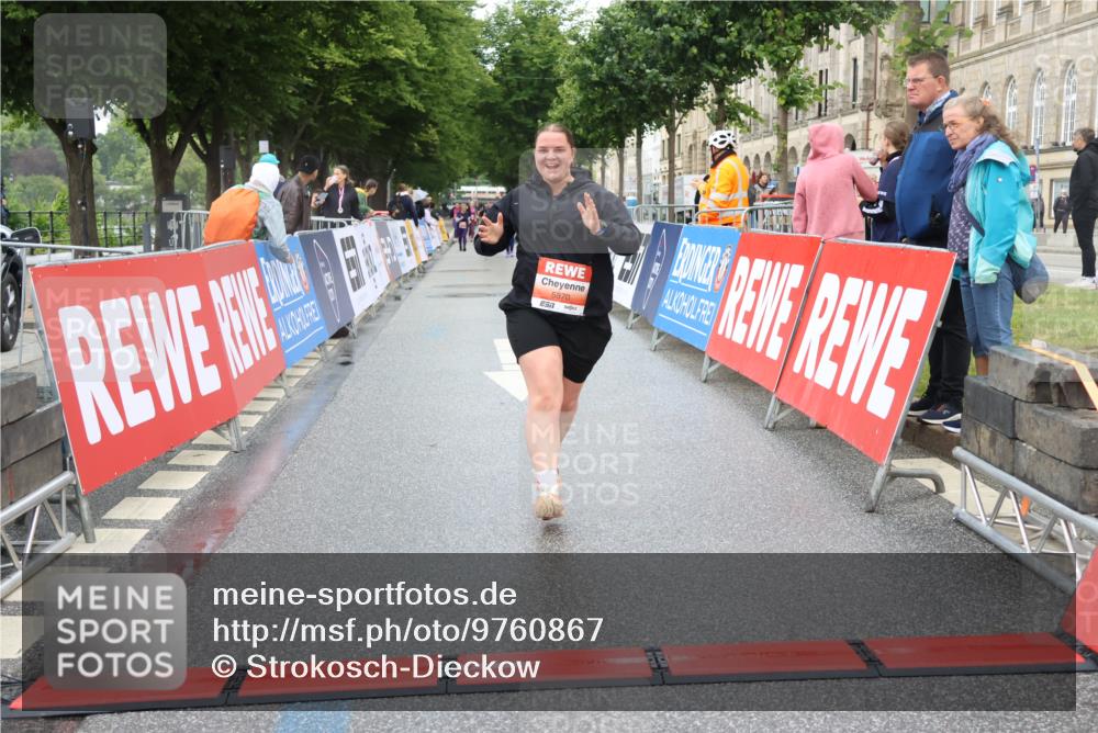 14.06.2026 - REWE Women's Run Strokosch-Dieckow http://msf.ph/oto/9760867 14.06.2026 11:15:30 Ziel 5870 meine-sportfotos.de