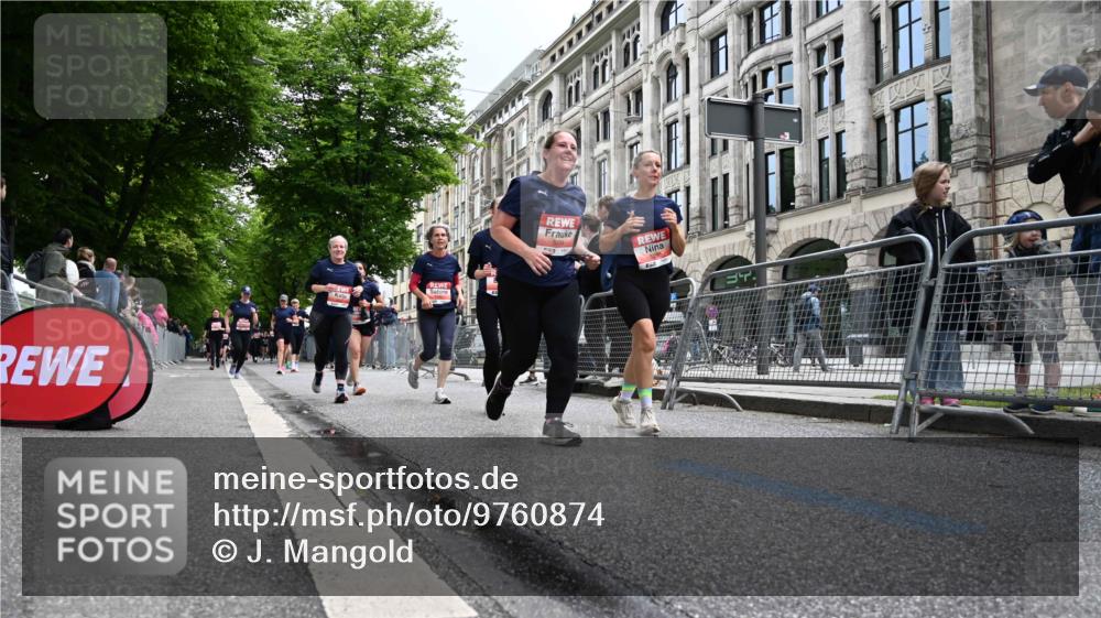 14.06.2026 - REWE Women's Run J. Mangold http://msf.ph/oto/9760874 14.06.2026 11:05:07 Ziel 5078, 5138, 5156, 5177, 5178, 5198, 5214, 5237, 5295, 5439, 5592, 5939, 6013 meine-sportfotos.de