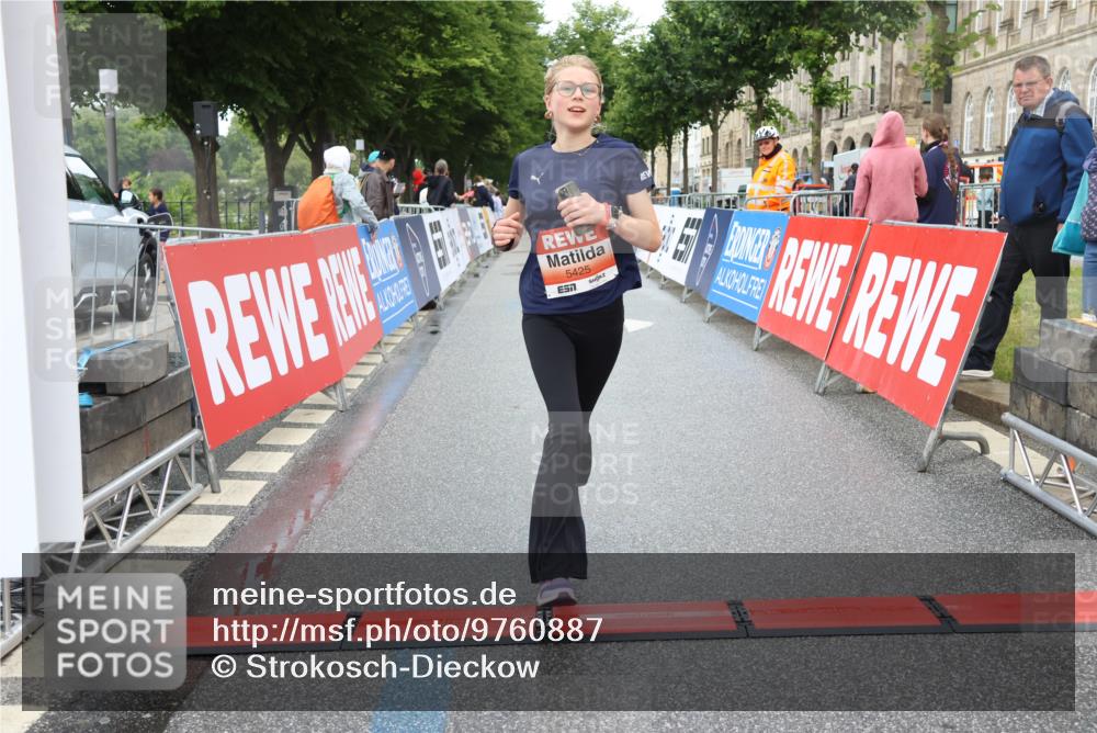14.06.2026 - REWE Women's Run Strokosch-Dieckow http://msf.ph/oto/9760887 14.06.2026 11:15:17 Ziel 5425 meine-sportfotos.de
