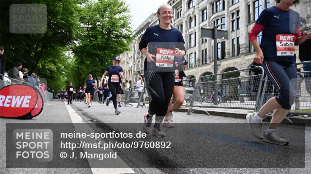 14.06.2026 - REWE Women's Run J. Mangold http://msf.ph/oto/9760892 14.06.2026 11:05:09 Ziel 5078, 5138, 5156, 5177, 5178, 5198, 5237, 5295, 5439, 5592, 5765, 5939, 6010, 6013 meine-sportfotos.de