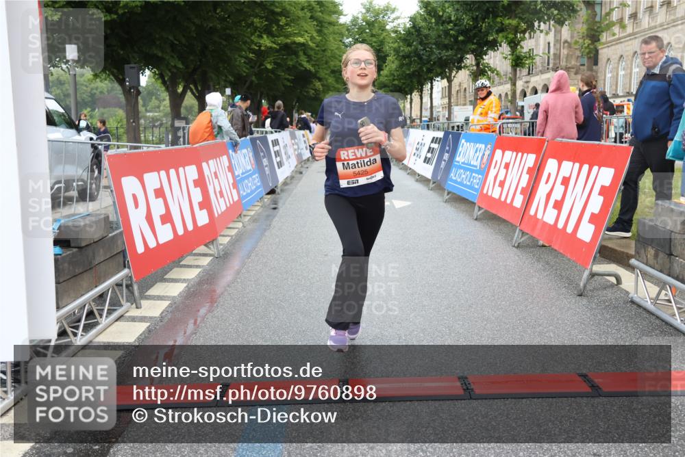 14.06.2026 - REWE Women's Run Strokosch-Dieckow http://msf.ph/oto/9760898 14.06.2026 11:15:17 Ziel 5425 meine-sportfotos.de