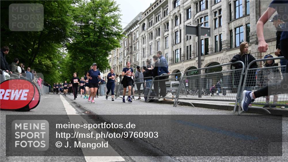 14.06.2026 - REWE Women's Run J. Mangold http://msf.ph/oto/9760903 14.06.2026 11:05:10 Ziel 5078, 5138, 5156, 5174, 5177, 5178, 5198, 5237, 5295, 5439, 5524, 5592, 5626, 5765, 5849, 5939, 6010, 6013 meine-sportfotos.de