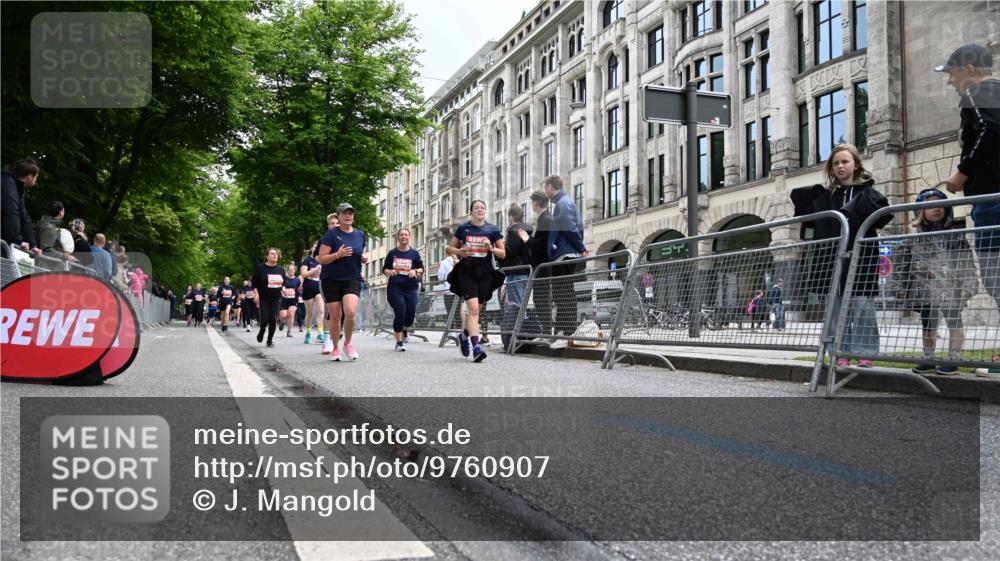 14.06.2026 - REWE Women's Run J. Mangold http://msf.ph/oto/9760907 14.06.2026 11:05:11 Ziel 5078, 5156, 5174, 5177, 5178, 5198, 5210, 5237, 5295, 5312, 5439, 5524, 5592, 5626, 5765, 5849, 5939, 6010, 6013 meine-sportfotos.de