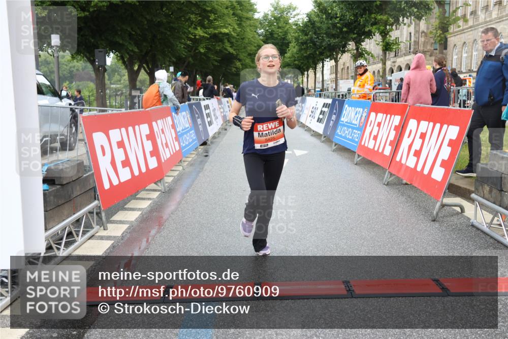14.06.2026 - REWE Women's Run Strokosch-Dieckow http://msf.ph/oto/9760909 14.06.2026 11:15:17 Ziel 5425 meine-sportfotos.de