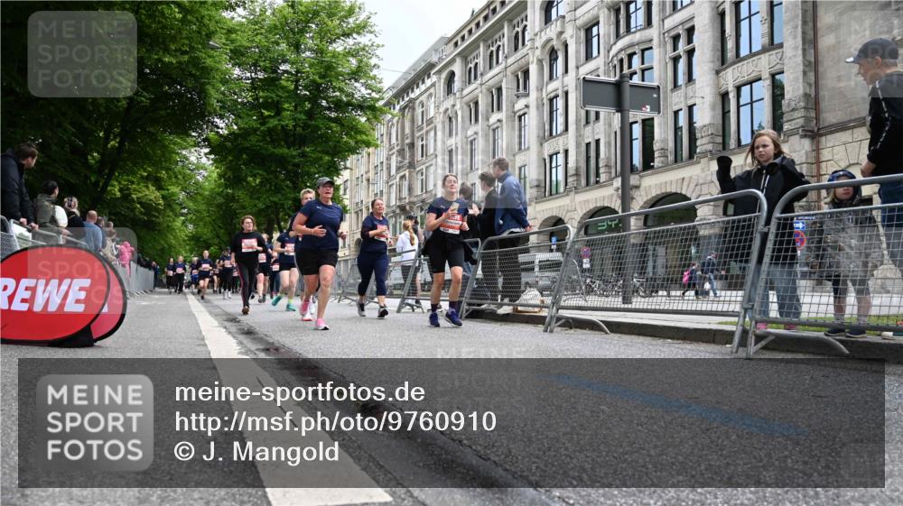 14.06.2026 - REWE Women's Run J. Mangold http://msf.ph/oto/9760910 14.06.2026 11:05:11 Ziel 5078, 5156, 5174, 5177, 5178, 5198, 5210, 5237, 5295, 5312, 5439, 5524, 5592, 5626, 5765, 5849, 5939, 6010, 6013 meine-sportfotos.de