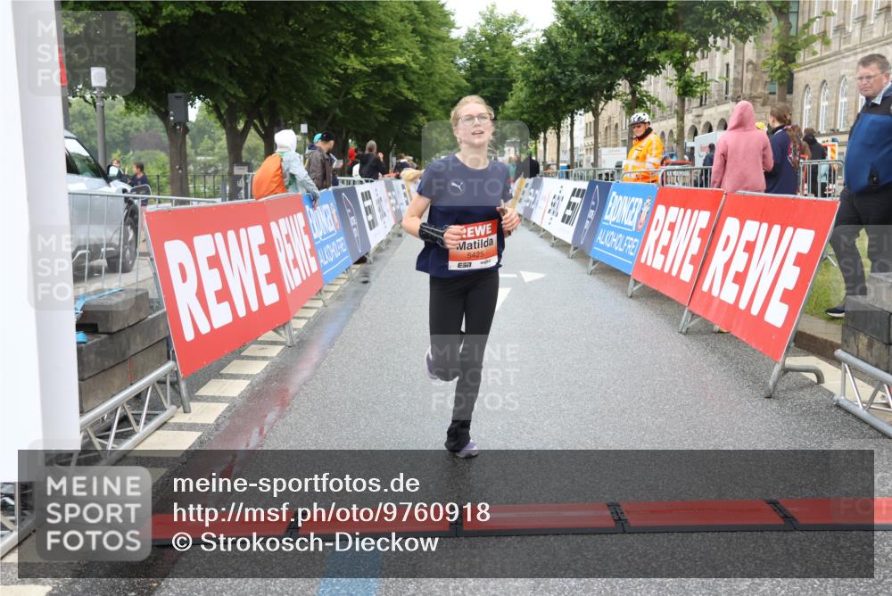 14.06.2026 - REWE Women's Run Strokosch-Dieckow http://msf.ph/oto/9760918 14.06.2026 11:15:17 Ziel 5425 meine-sportfotos.de
