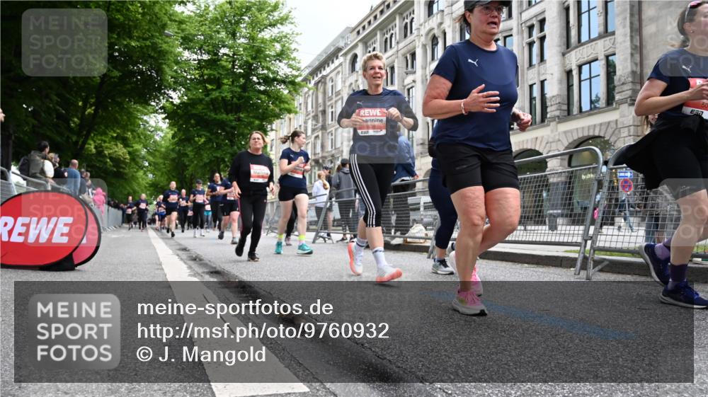 14.06.2026 - REWE Women's Run J. Mangold http://msf.ph/oto/9760932 14.06.2026 11:05:13 Ziel 5078, 5156, 5174, 5177, 5178, 5198, 5210, 5237, 5312, 5524, 5592, 5626, 5765, 5849, 5888, 5939, 6010 meine-sportfotos.de
