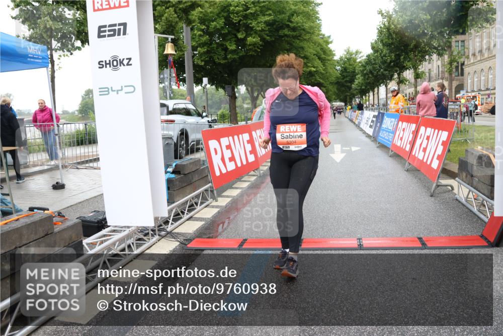 14.06.2026 - REWE Women's Run Strokosch-Dieckow http://msf.ph/oto/9760938 14.06.2026 11:15:04 Ziel 5304 meine-sportfotos.de
