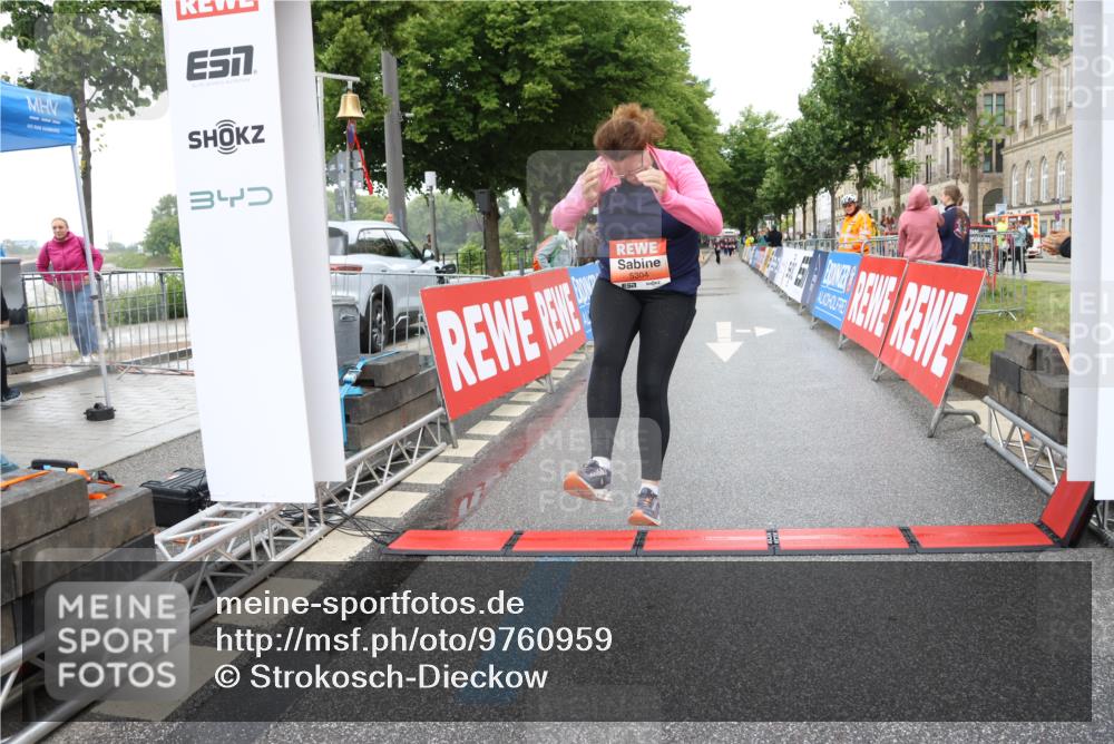 14.06.2026 - REWE Women's Run Strokosch-Dieckow http://msf.ph/oto/9760959 14.06.2026 11:15:04 Ziel 5304 meine-sportfotos.de