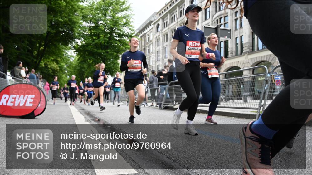 14.06.2026 - REWE Women's Run J. Mangold http://msf.ph/oto/9760964 14.06.2026 11:05:17 Ziel 5156, 5169, 5174, 5178, 5210, 5312, 5416, 5447, 5470, 5524, 5620, 5621, 5626, 5646, 5765, 5772, 5791, 5833, 5834, 5849, 5888, 5897, 5939, 6010, 6032 meine-sportfotos.de